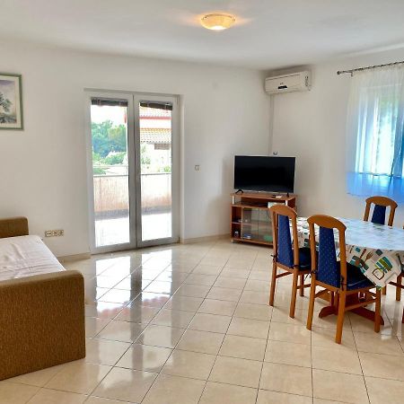 Apartments Malinska - Apartment 4 Екстер'єр фото